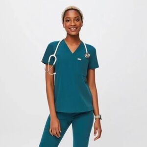 Figs Women’s Catarina One-Pocket Scrub Top - Caribbean Blue